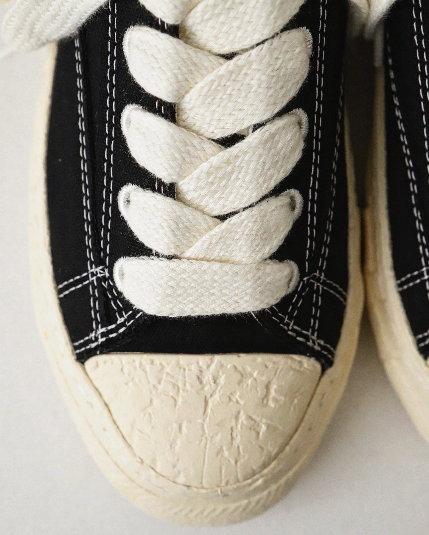 TRENT CANVAS LOW-TOP SNEAKERS