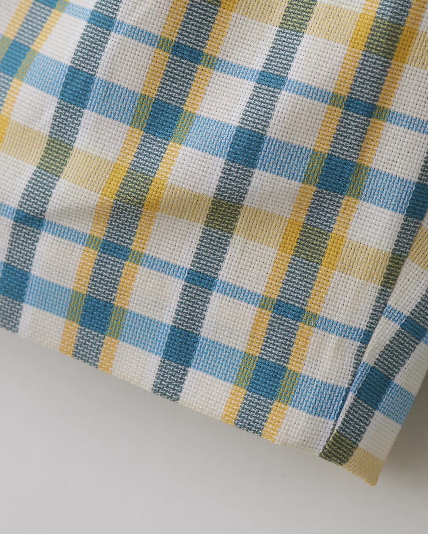 FARAH｜TWO-TUCK WIDE SHORTS / SOUVENIR CHECK