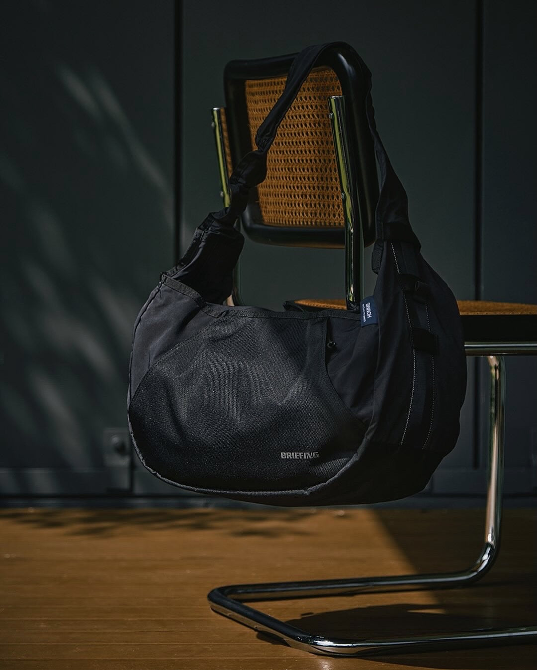 BRIEFINGS SLING BAG｜ESTER CORDURA DIA RIP × SUEDE NYLON ESTER