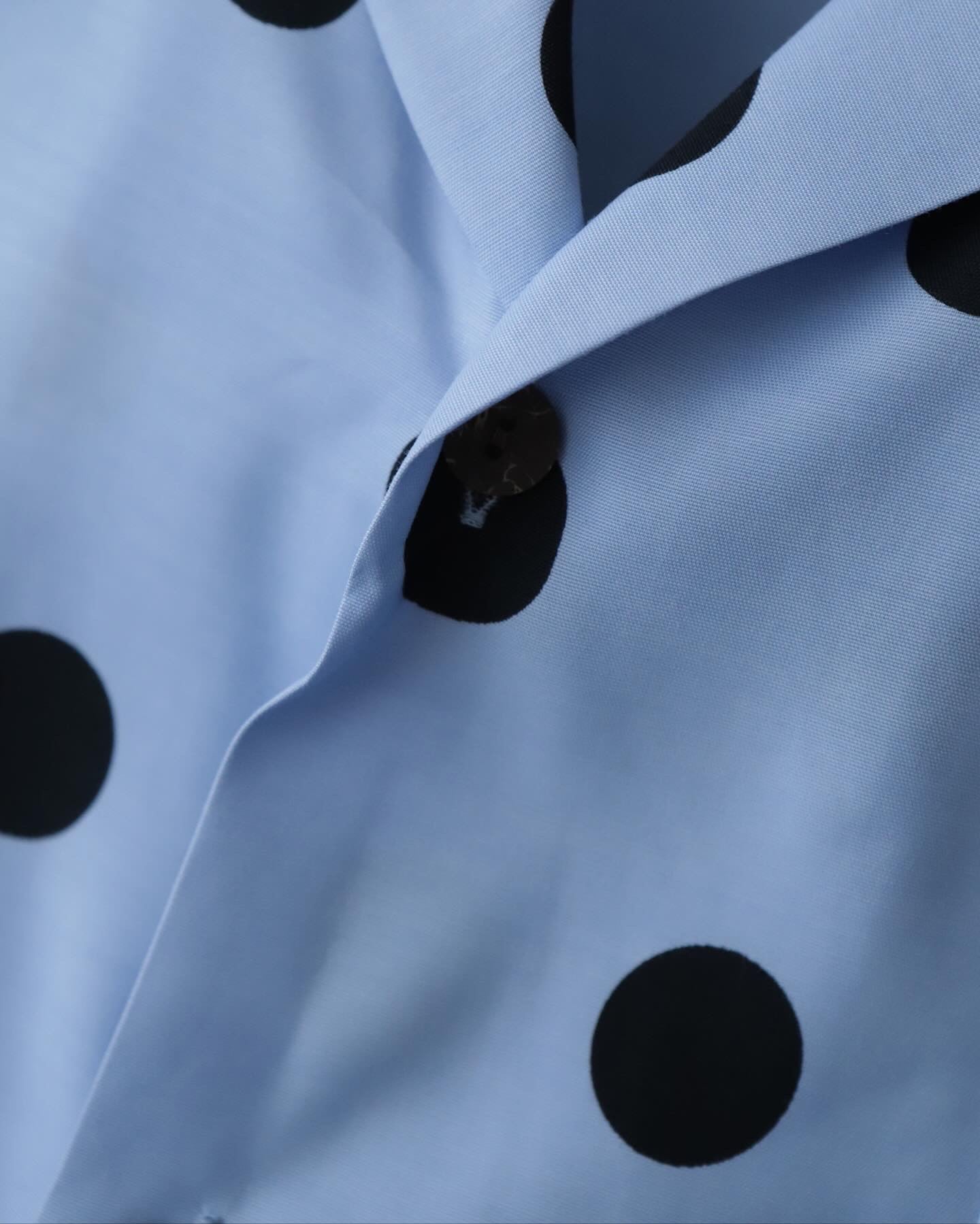 DOTS OPEN COLLAR SHIRT
