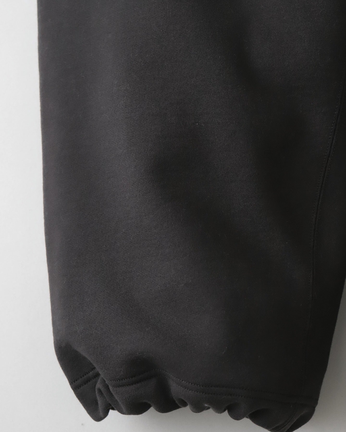 UNLIKELY SIMPLE SWEAT PANTS