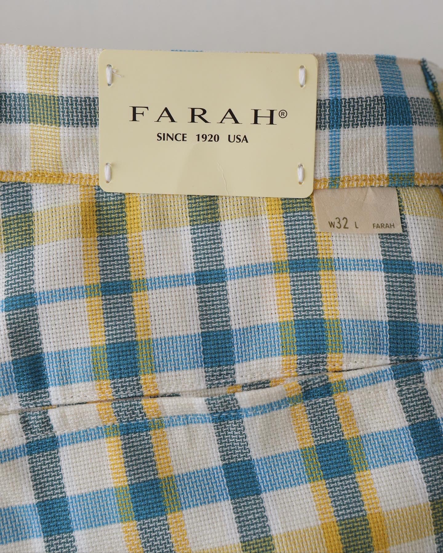 FARAH｜TWO-TUCK WIDE SHORTS / SOUVENIR CHECK