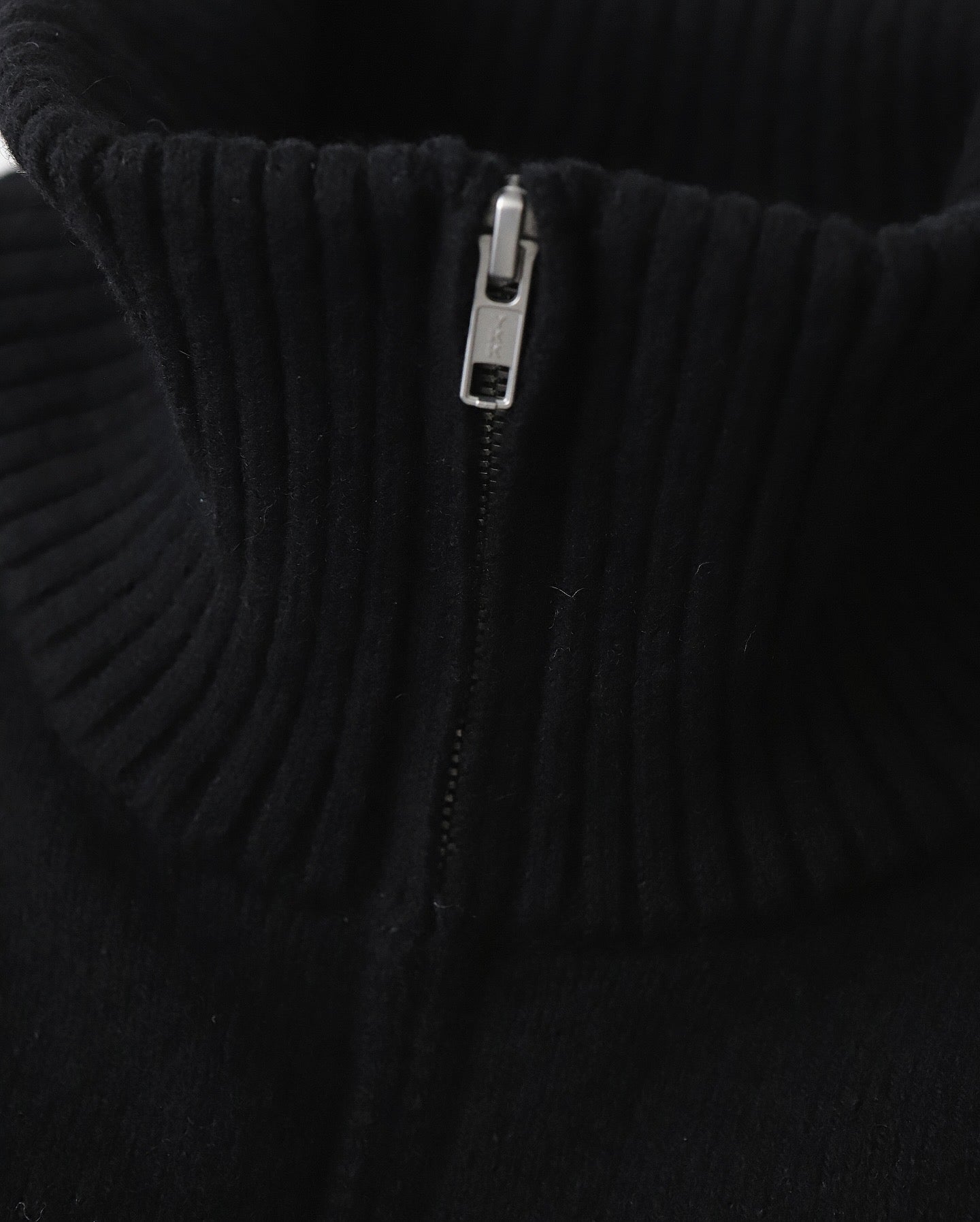 LAMBS WOOL HALF ZIP SWEATER