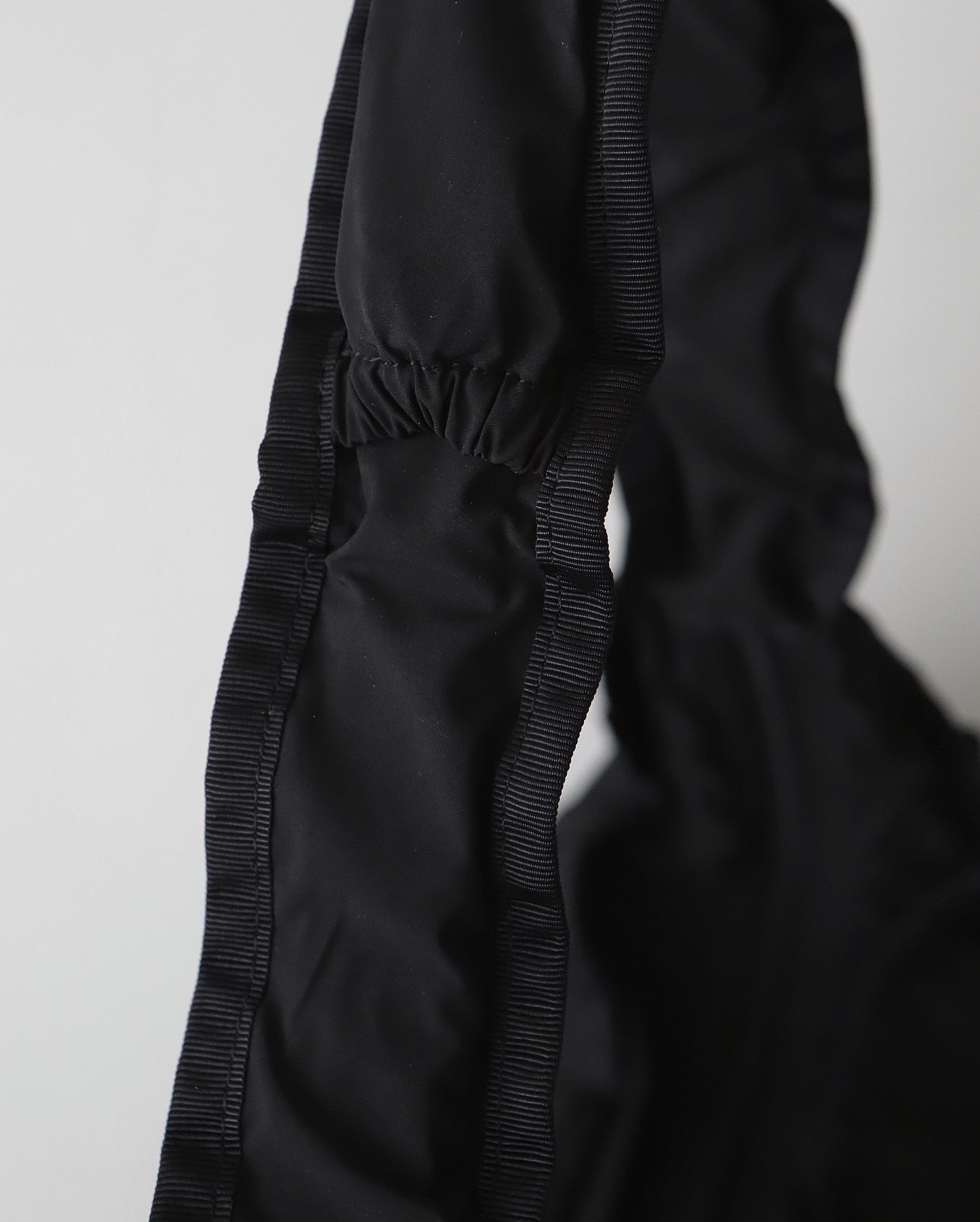 BRIEFINGS SLING BAG｜ESTER CORDURA DIA RIP × SUEDE NYLON ESTER