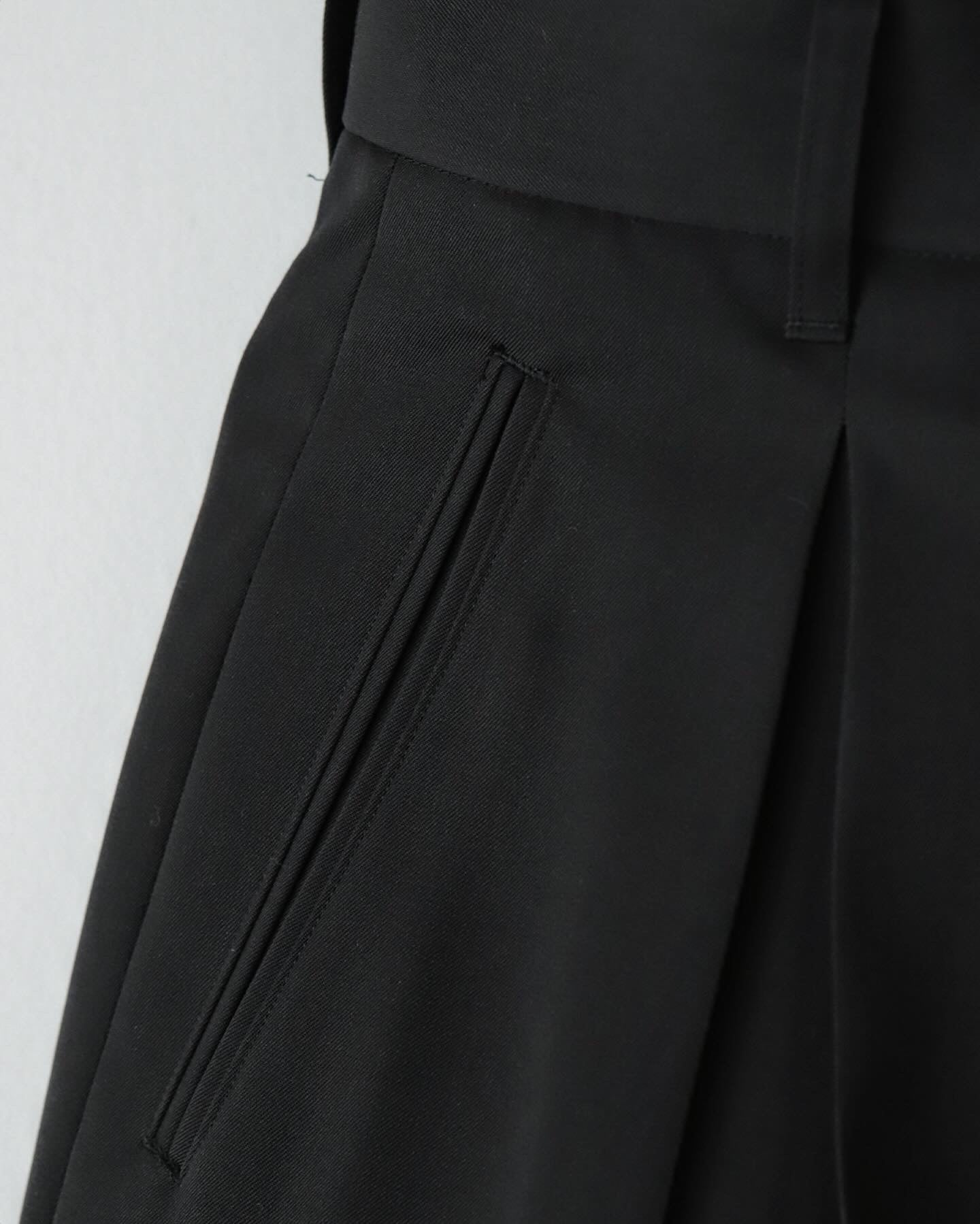 INVERTED PLEATS TROUSER