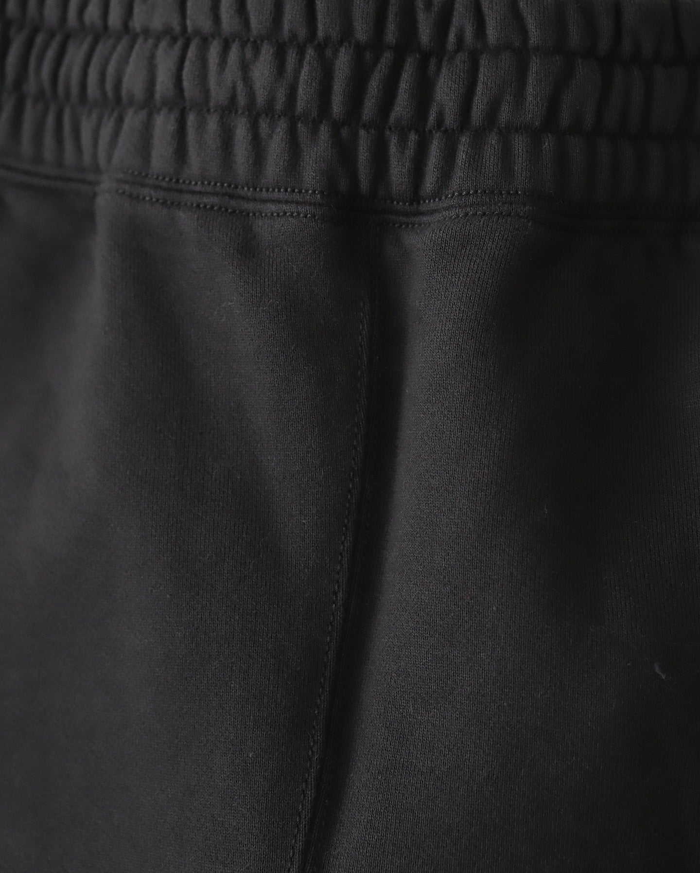 UNLIKELY SIMPLE SWEAT PANTS