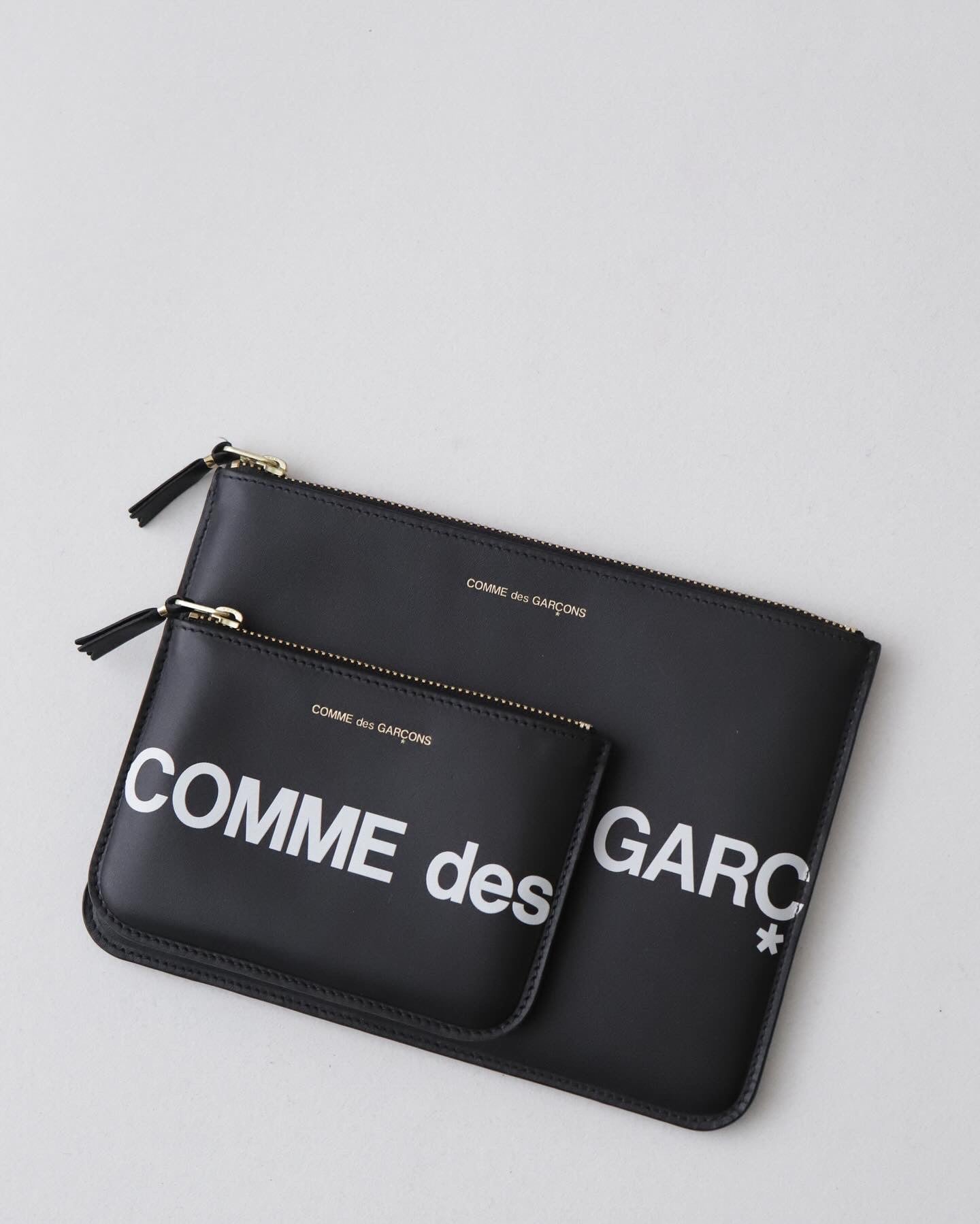 HUGE LOGO POUCH S