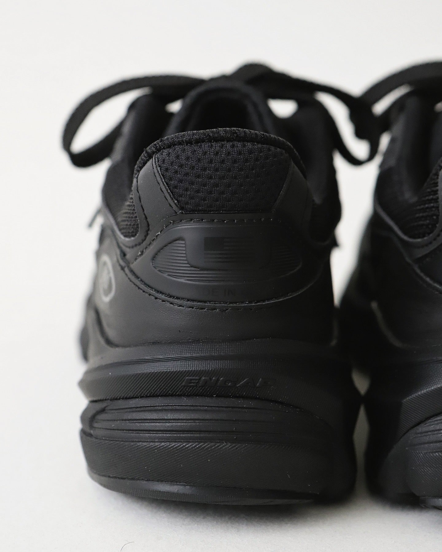 NEW BALANCE MADE IN USA 990V6