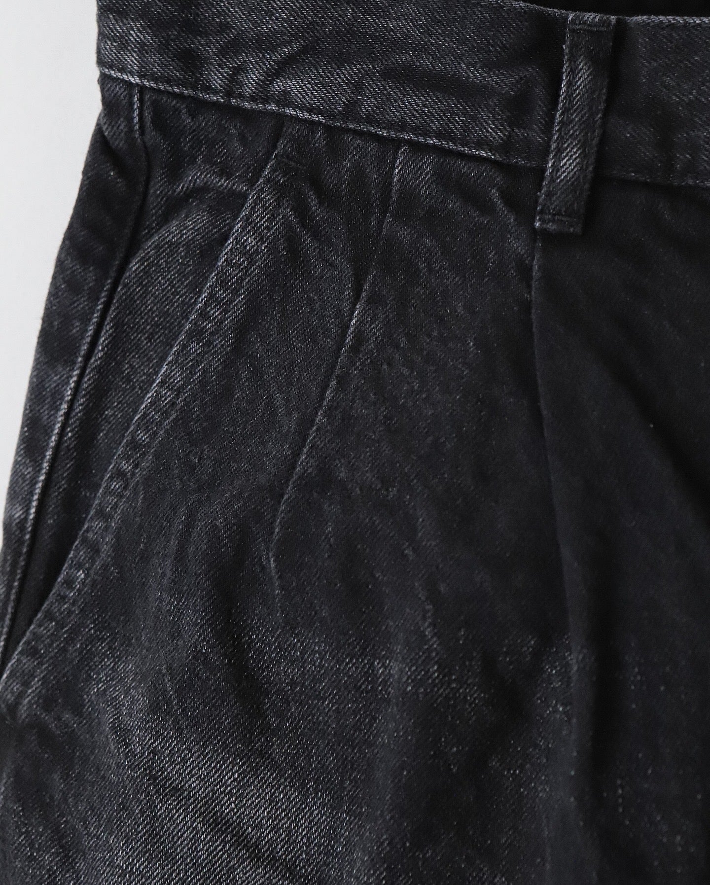 SELVAGE DENIM TWO TUCK PANTS