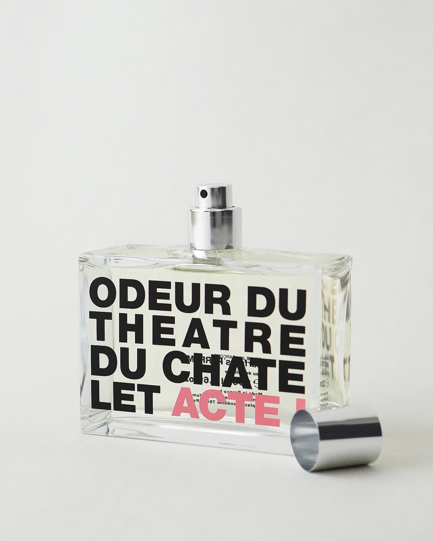 香水(ユニセックス) COMME des GARCONS ODEUR DU THEATRE 200ml 香水(ユニセックス) COMME des GARCONS ODEUR DU THEATRE 200ml