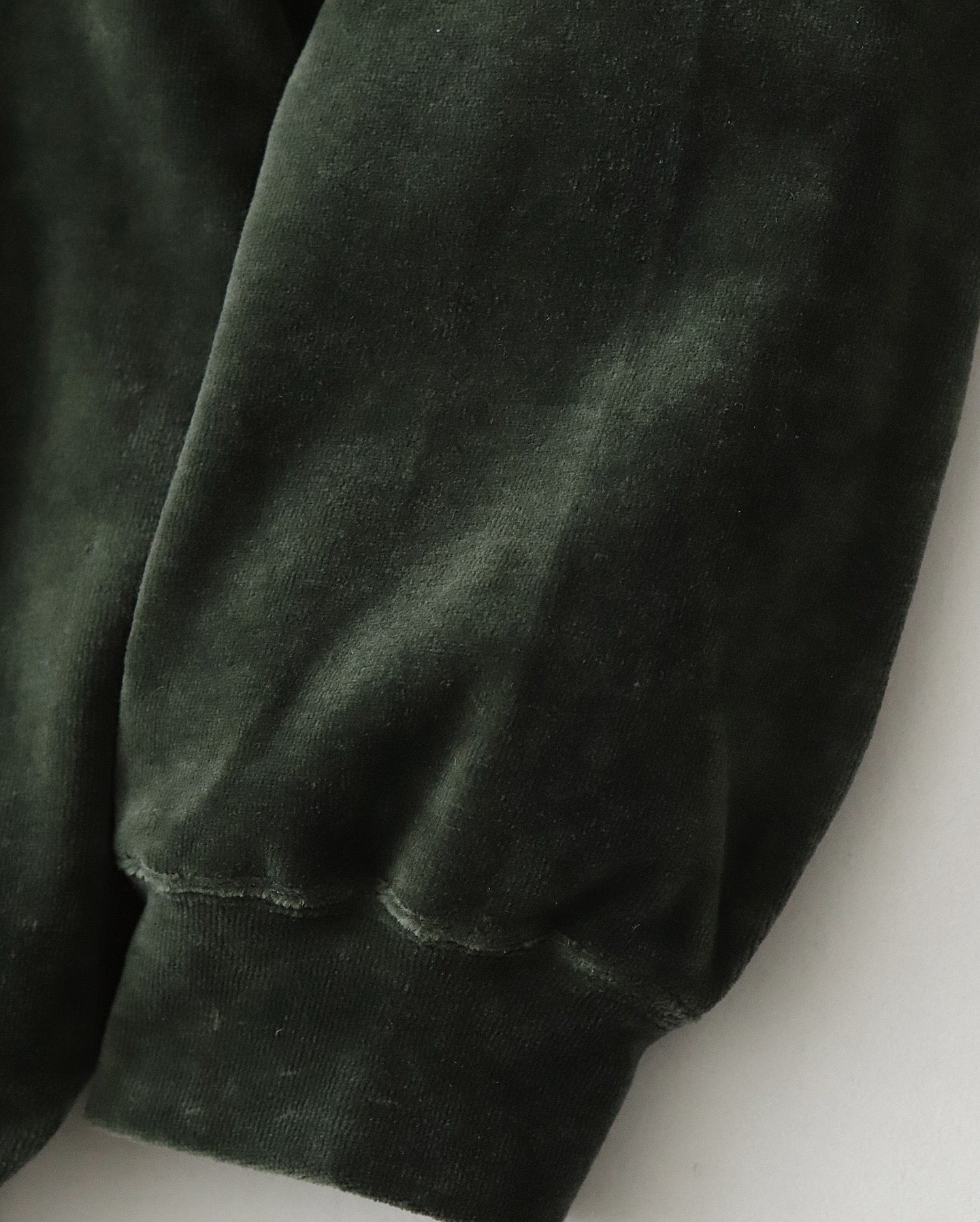 COMPACT VELOUR MOCK NECK