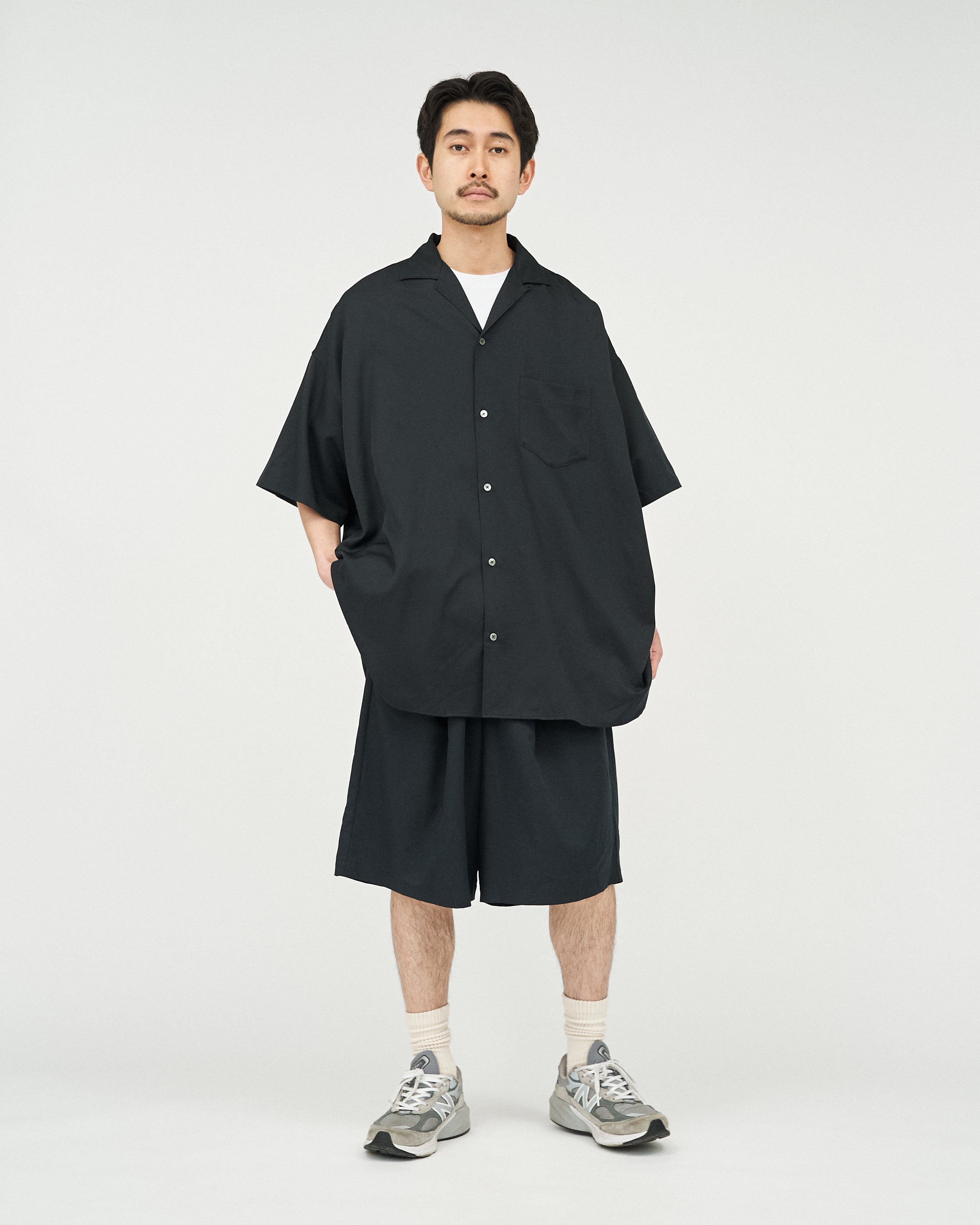 COOLFIBER TWO TUCK EASY SHORTS