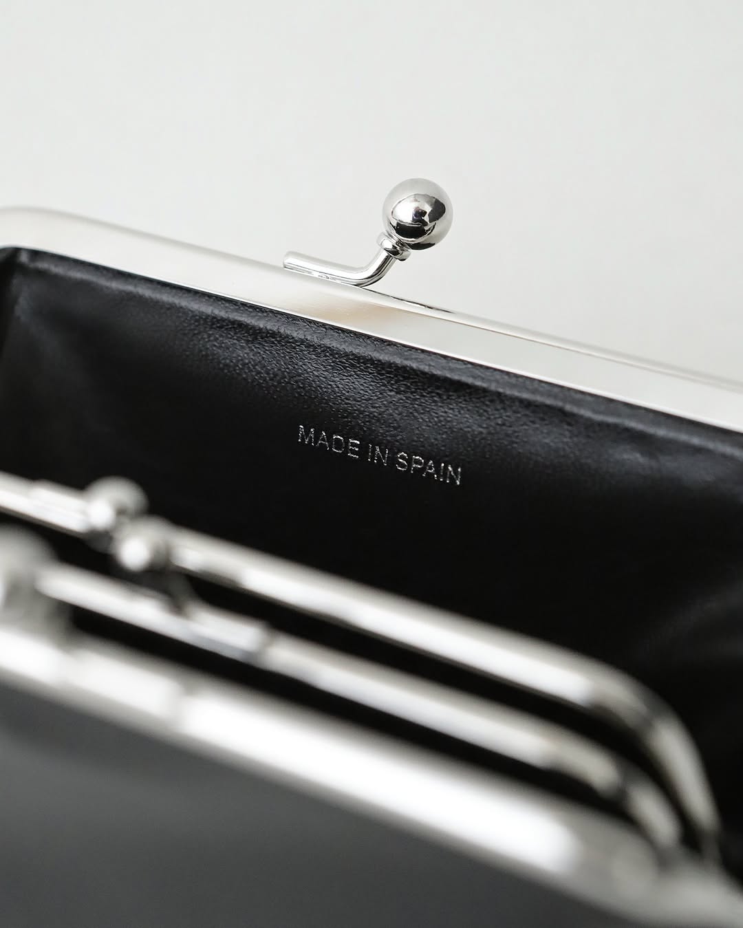 KISS CLASP SMALL