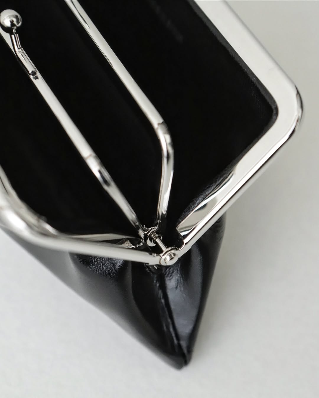 KISS CLASP SMALL