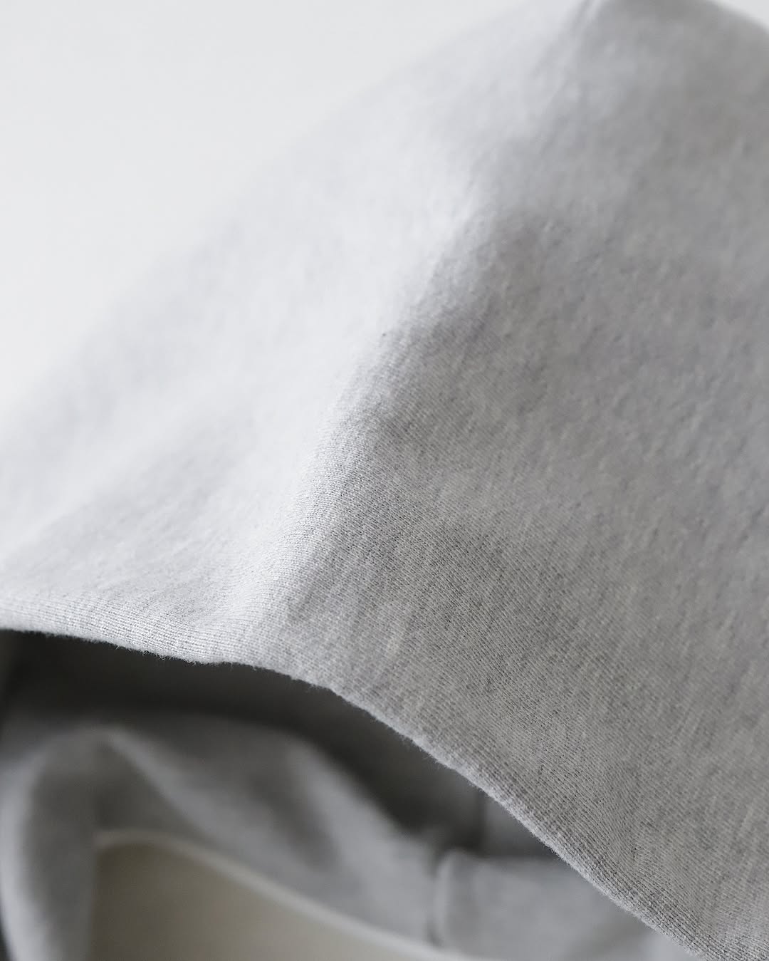UNLIKELY SIMPLE SWEAT ZIP UP HOODIE