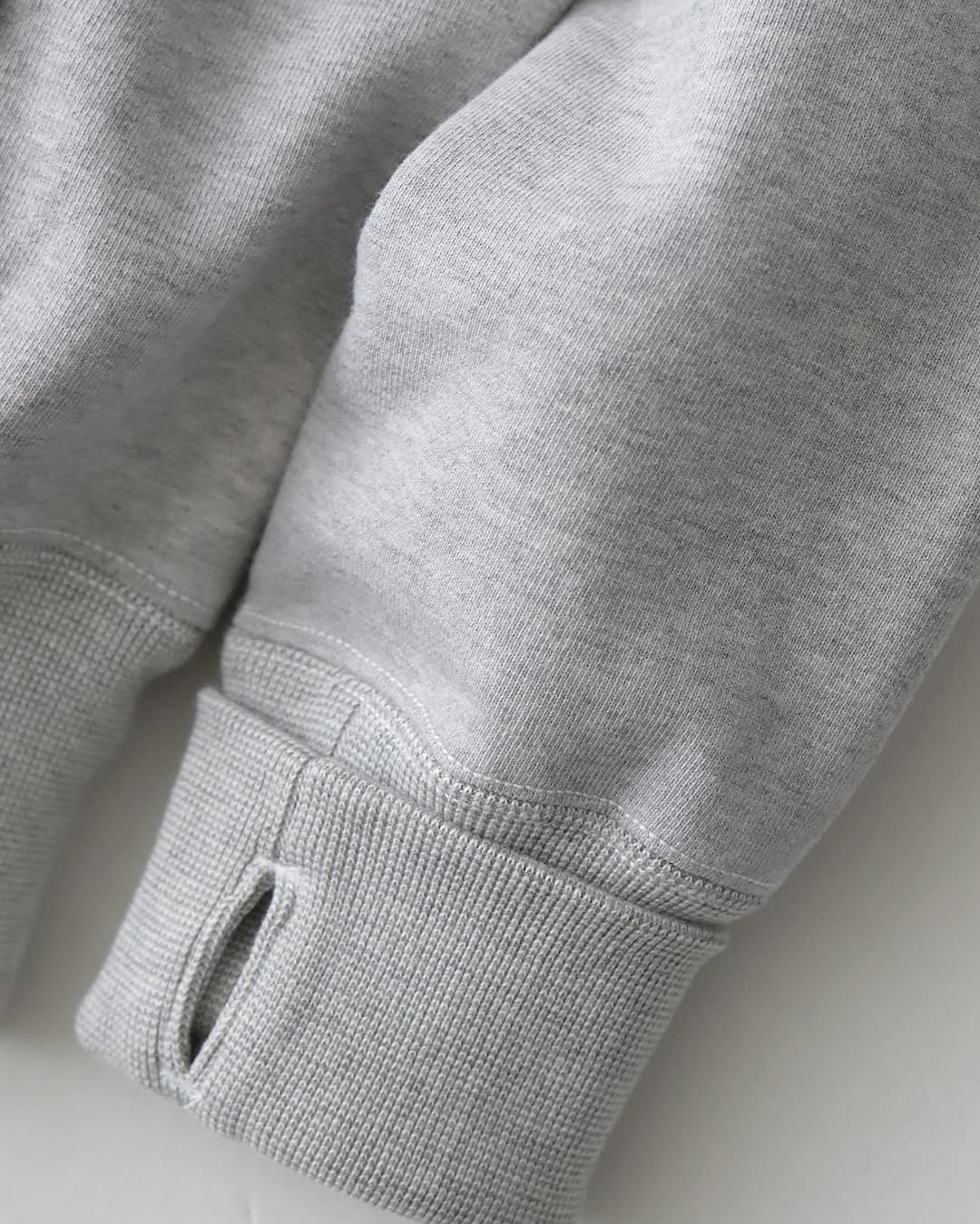 UNLIKELY SIMPLE SWEAT ZIP UP HOODIE