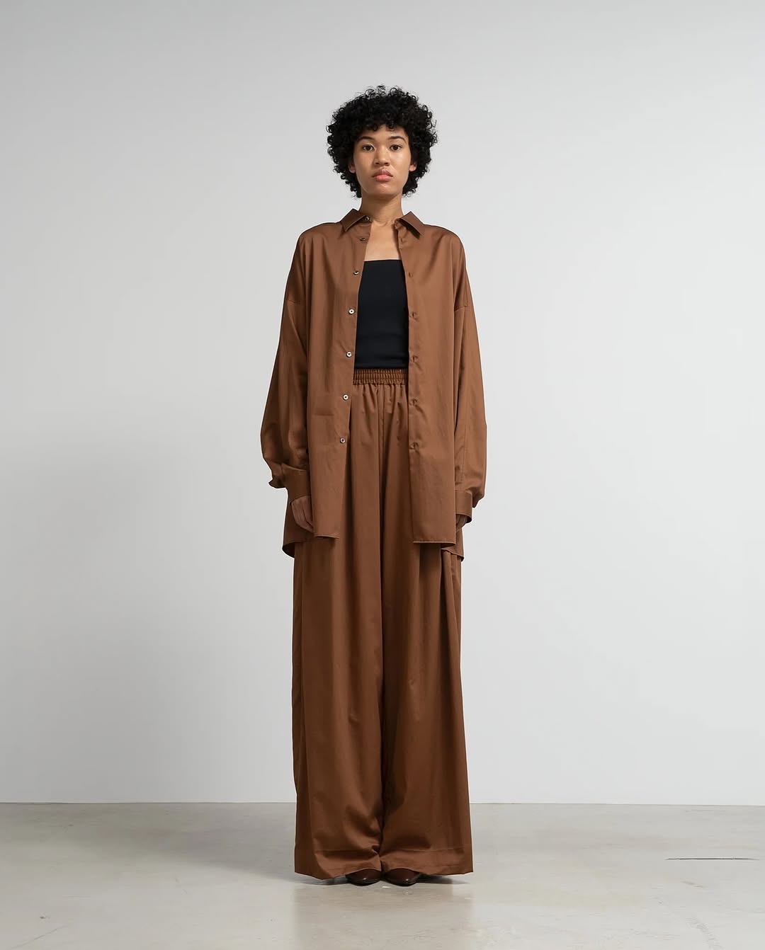 SILICON POPLIN TWO TUCK EASY WIDE PANTS（WOMEN）