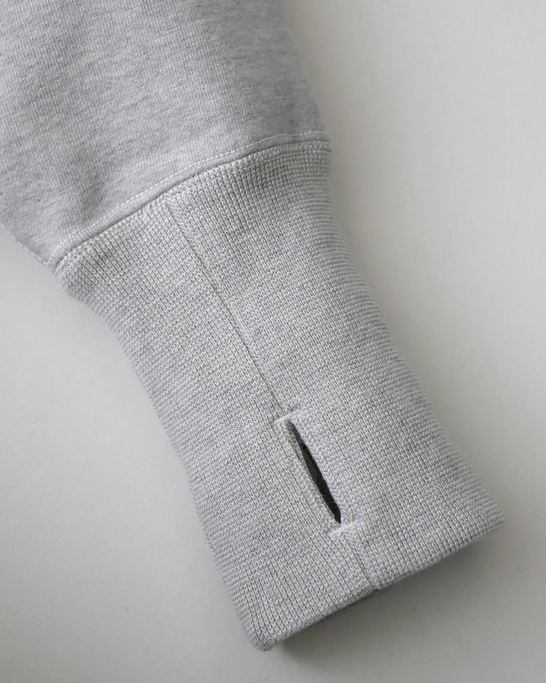 UNLIKELY SIMPLE SWEAT ZIP UP HOODIE