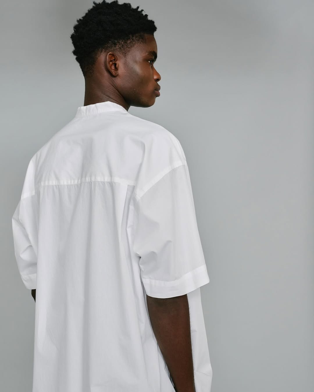 BROAD S/S OVERSIZED BAND COLLAR SHIRT