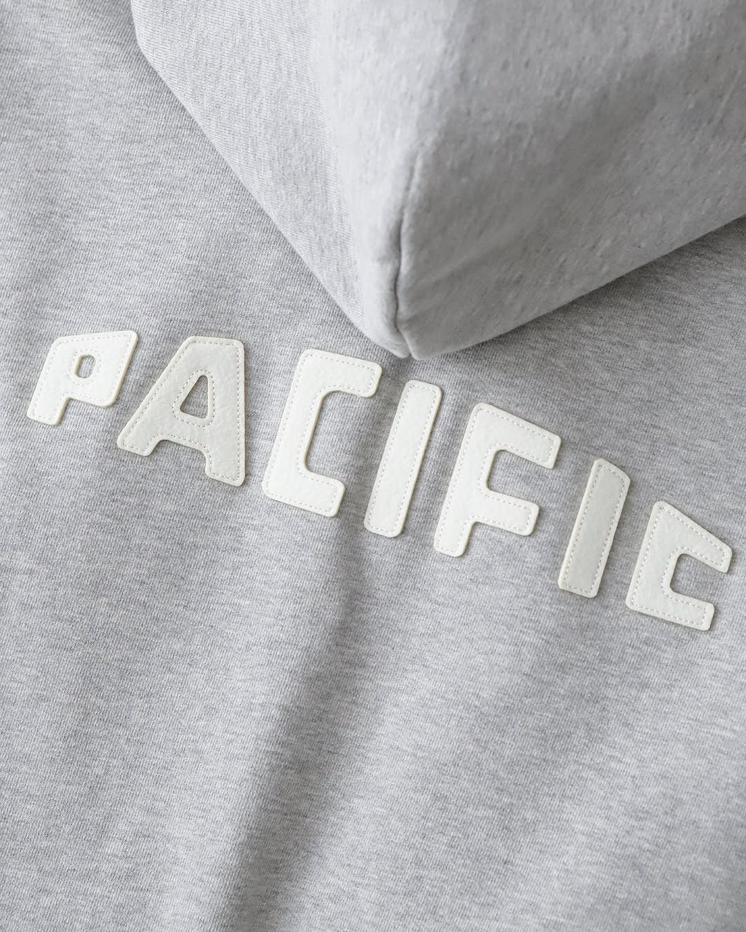 UNLIKELY SIMPLE SWEAT ZIP UP HOODIE