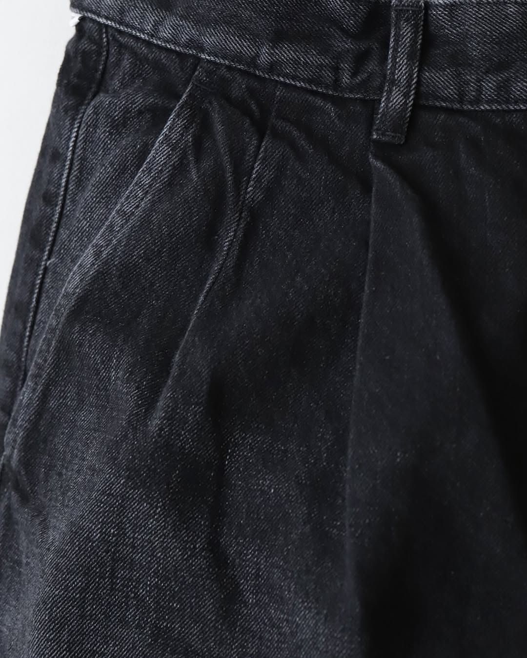SELVAGE DENIM TWO TUCK TAPERED PANTS