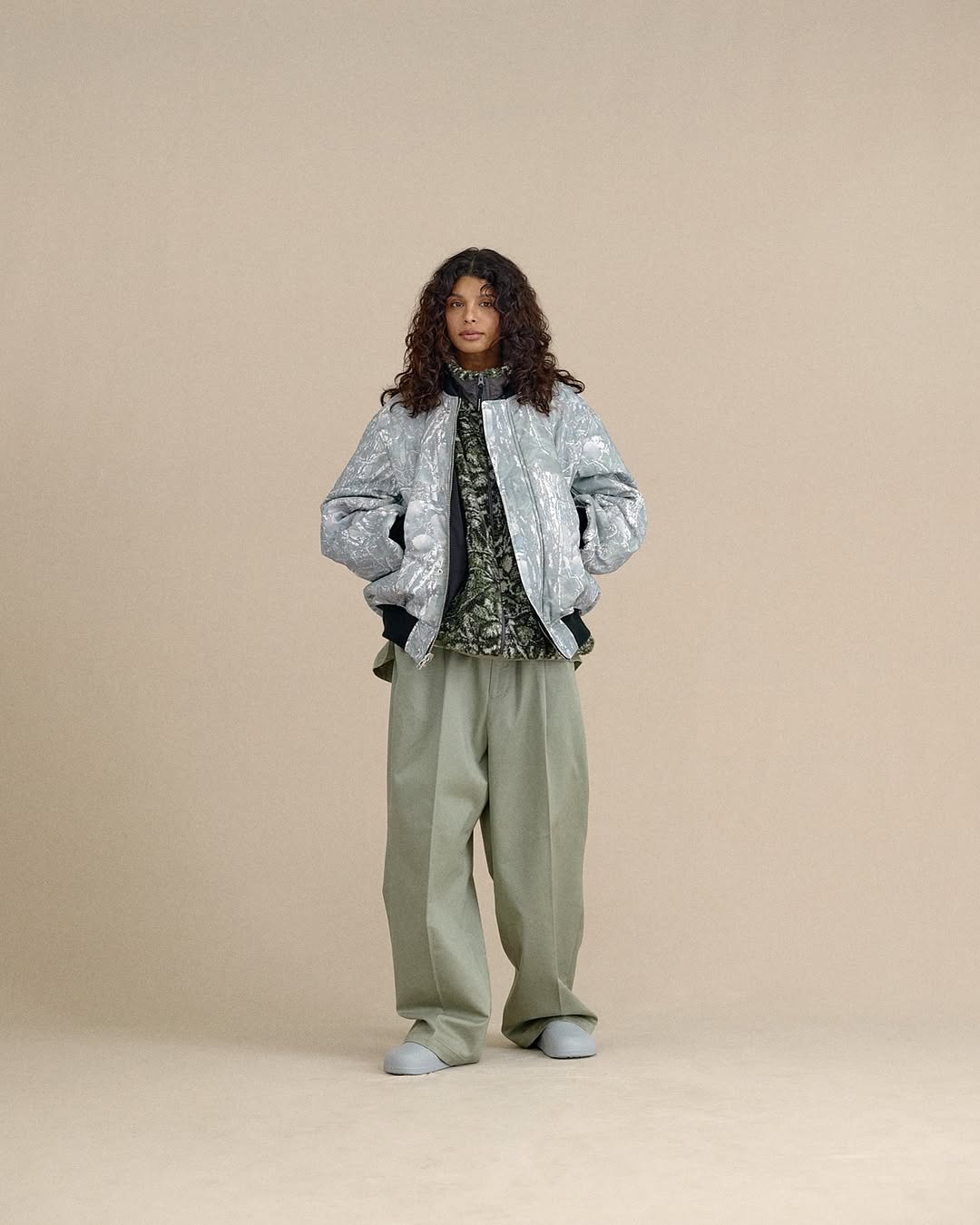 OUT TUCK WIDE TAPERED PANTS