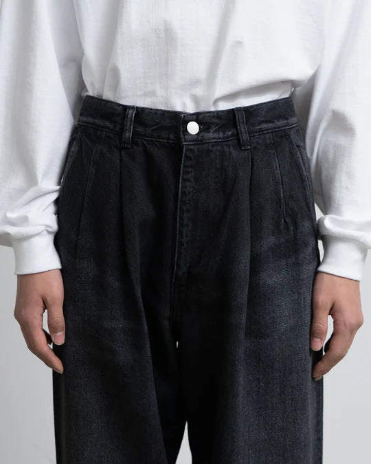 SELVAGE DENIM TWO TUCK TAPERED PANTS
